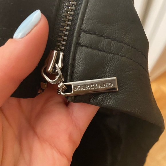 Tros petit pour moi - Picture 2 of 4